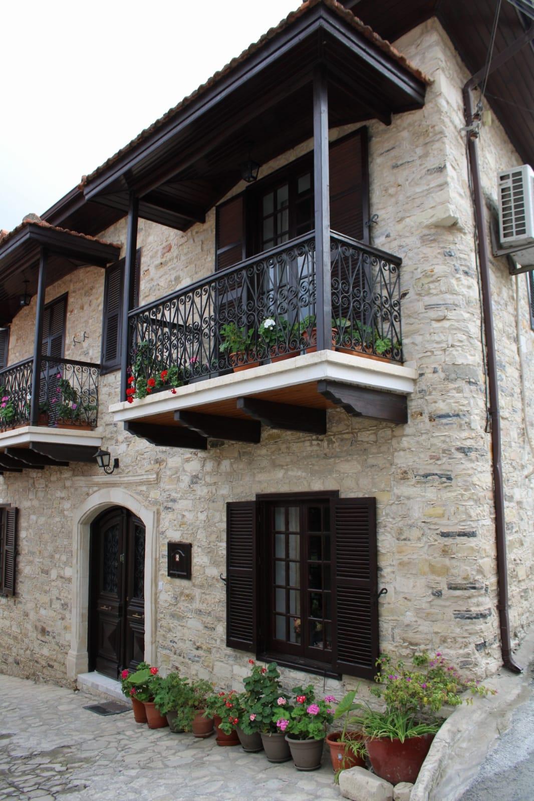 Traditionelles Steinhaus in Lefkara mit Balkon