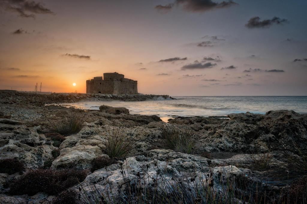 Kastell von Paphos bei Sonnenuntergang